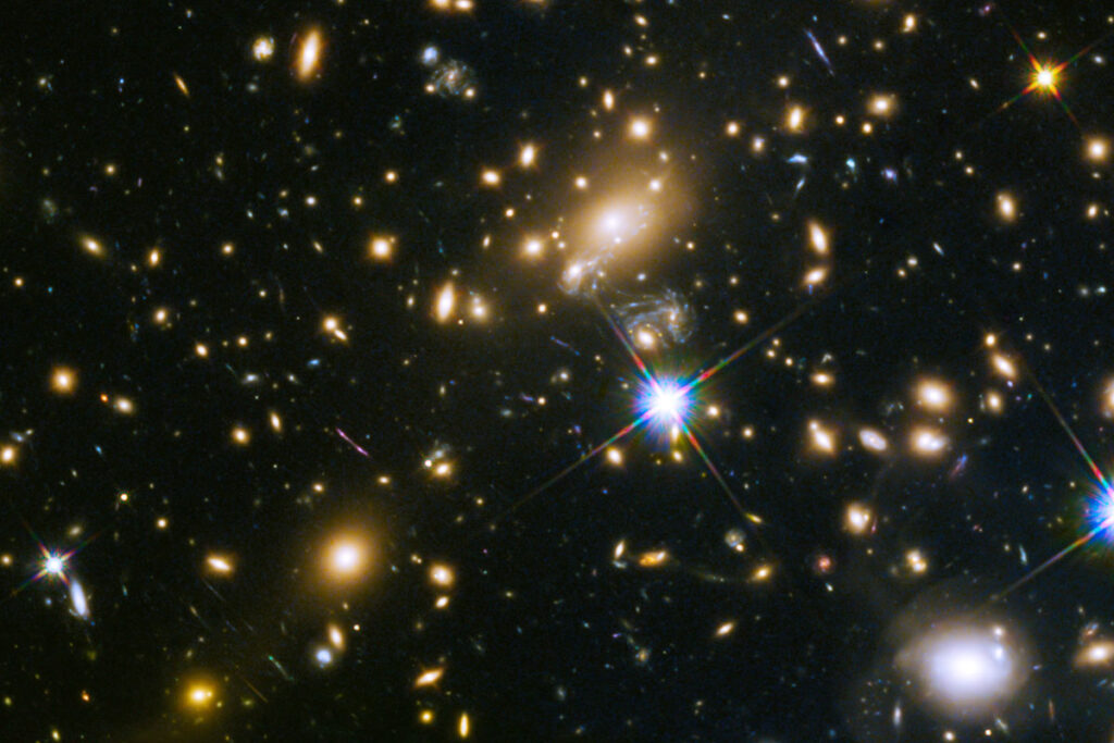 Скопление галактик MACS J1149 (Galaxy Cluster MACS J1149)