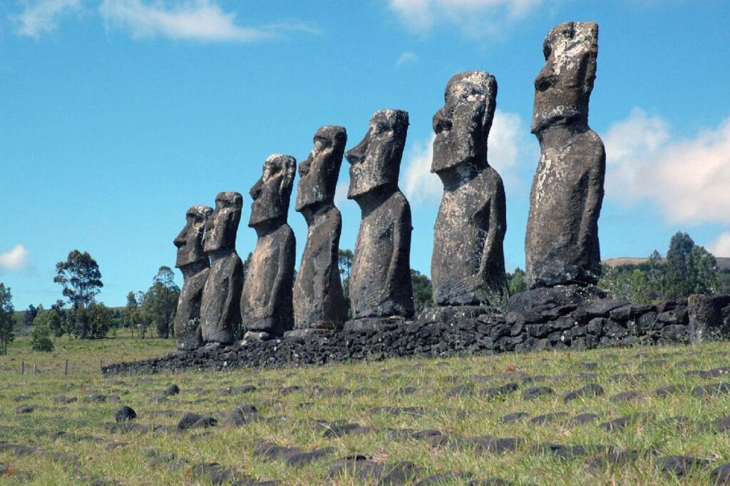 Семь моаев на острове Пасхи (Seven Moais on Easter Island)