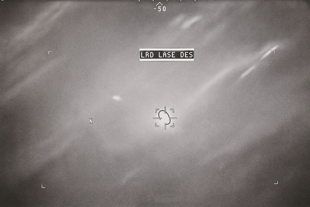 В НЛО врезается ракета Hellfire над Йеменом в 2024 году (Hellfire Missile Crashes Into UFO Over Yemen in 2024)