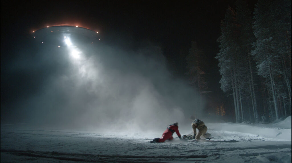 Лыжники падают на поляне, НЛО лучом бьёт в снег (Skiers Fall in a Clearing, UFO Strikes the Snow with a Beam)